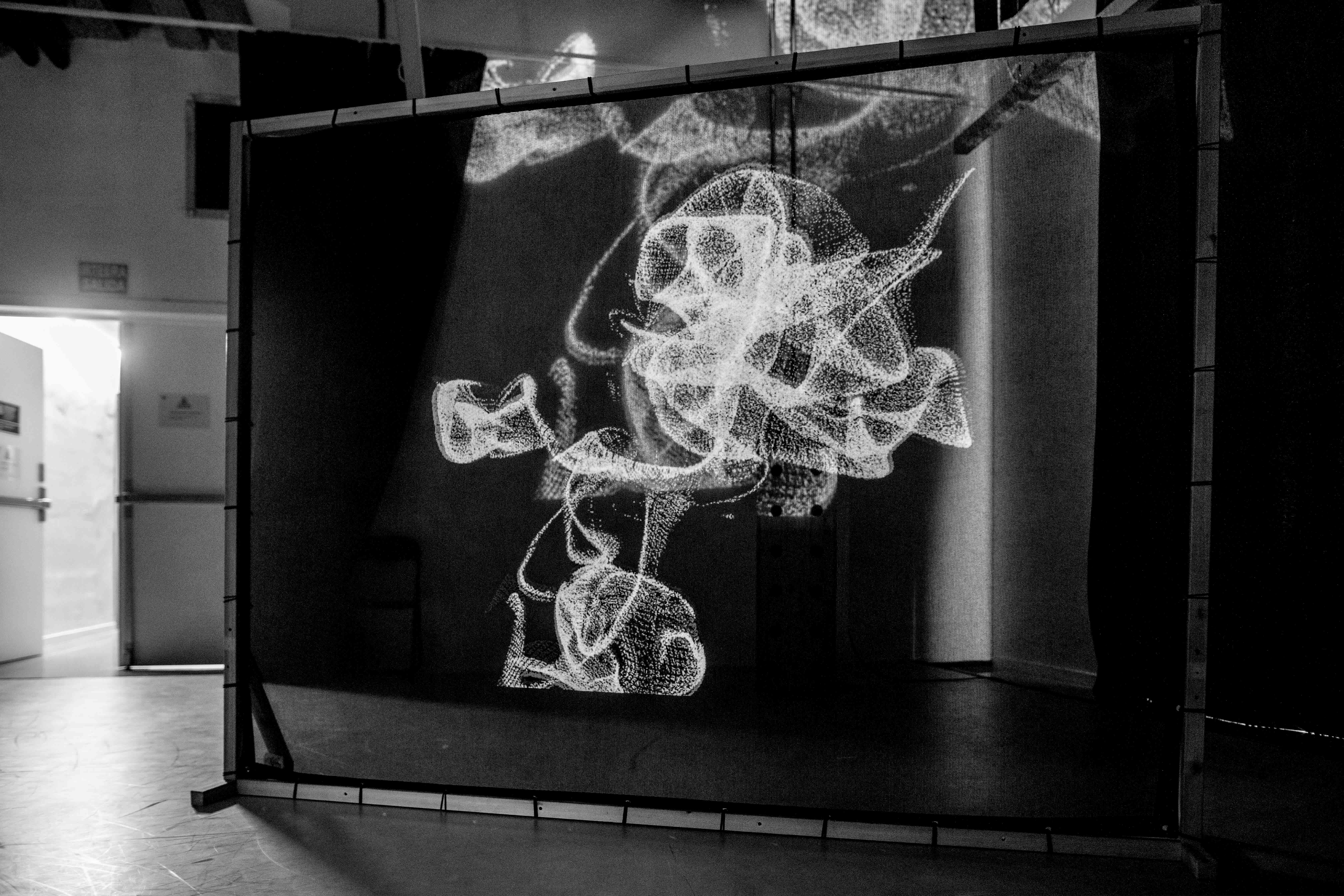 Super[im]positions I, transcluscent screen